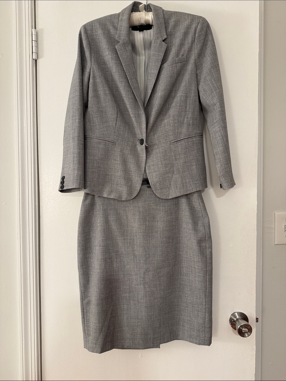 Banana Republic Gray Women's Suit - Blazer & Pencil Skirt
